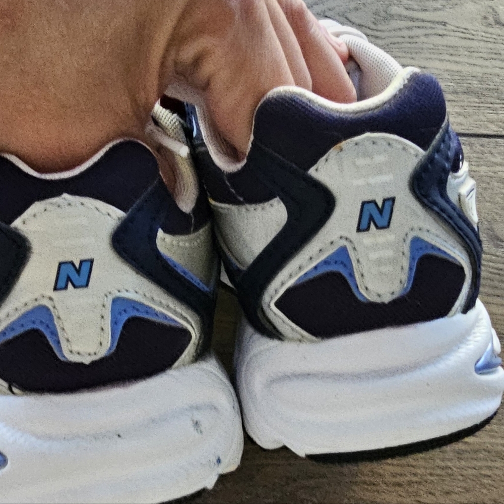 New  new balance size 5 youth - Picture 3 of 11